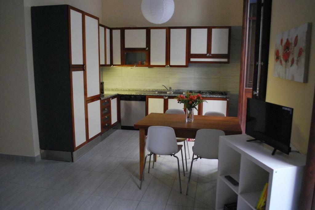 Martihouse Apartment กาญารี ภายนอก รูปภาพ